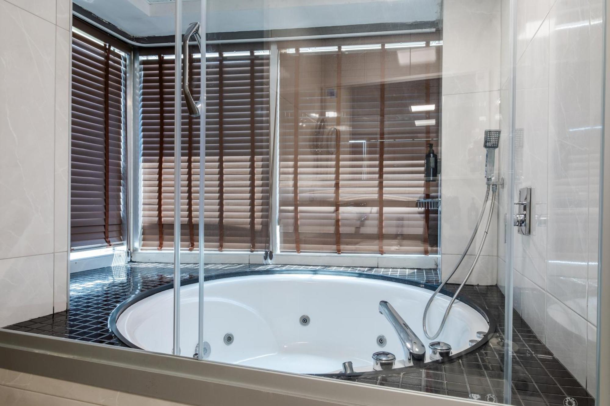 מלון Ramada By Wyndham אנקרה מראה חיצוני תמונה